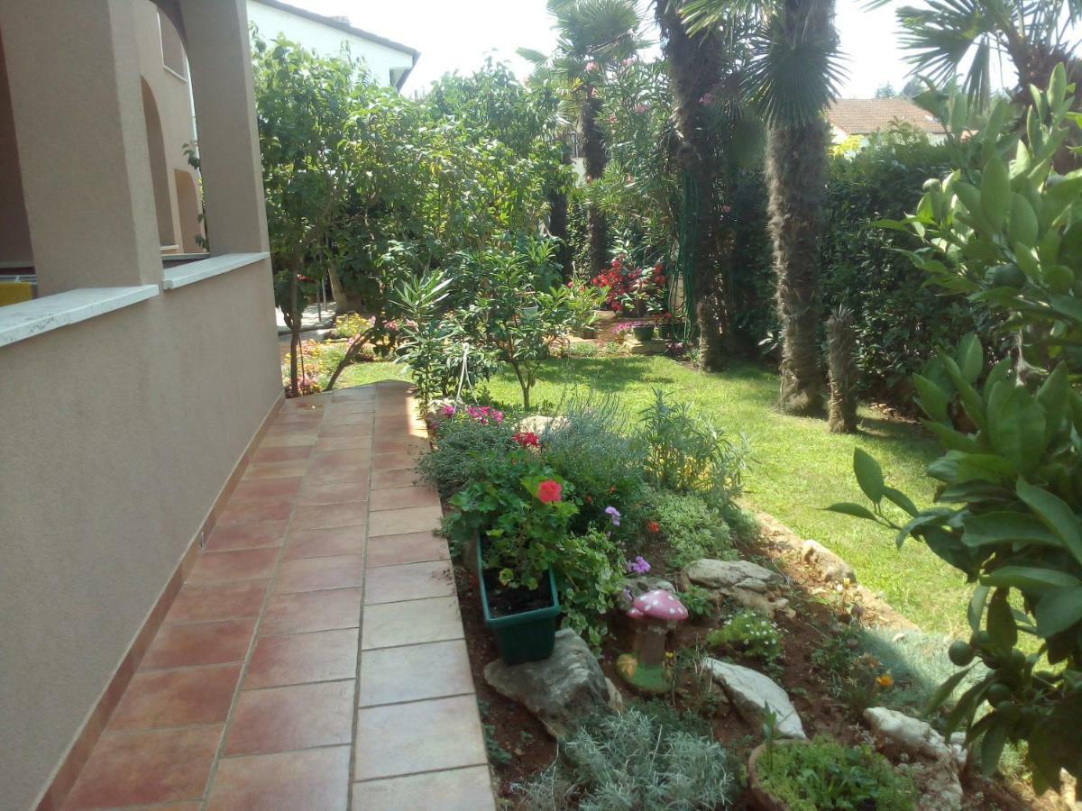 Apartments Sven-Marino Porec Exterior photo