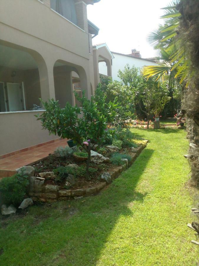 Apartments Sven-Marino Porec Exterior photo